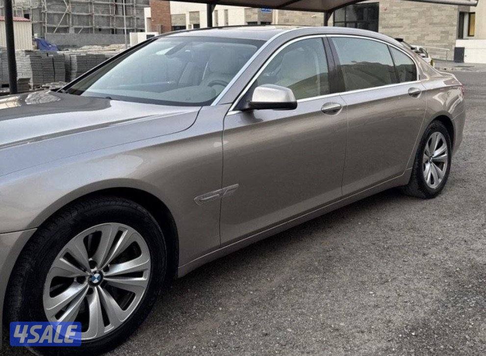 للبيع BMW 730Li موديل2012 الغانم - اللون ذهبي شامبيون2