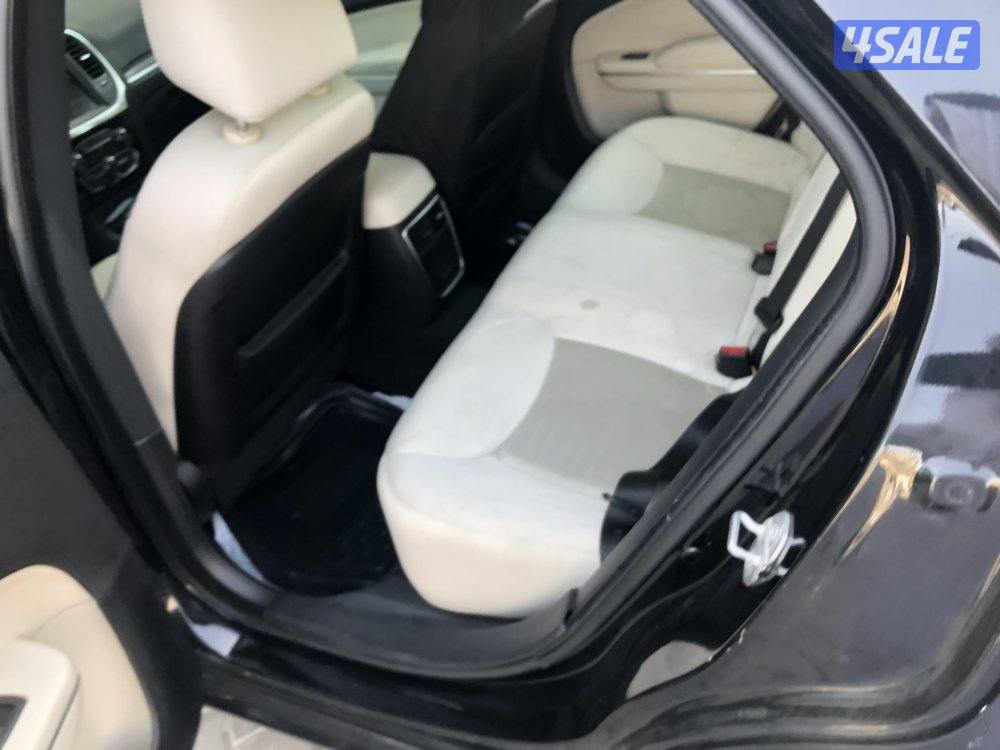 كرايسلرc300 صبغ الوكاله 8سلندر وشرط الفحص الكامل عداد169 الف جديده9