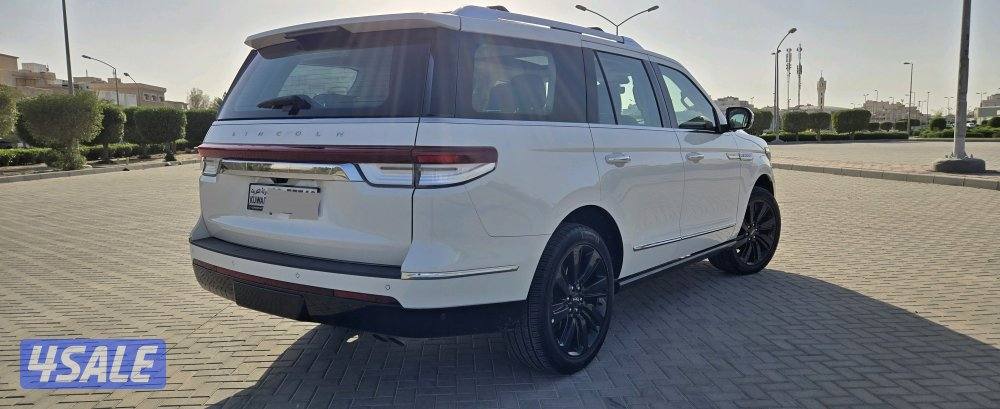 2022 Lincoln Navigator Reserve.1