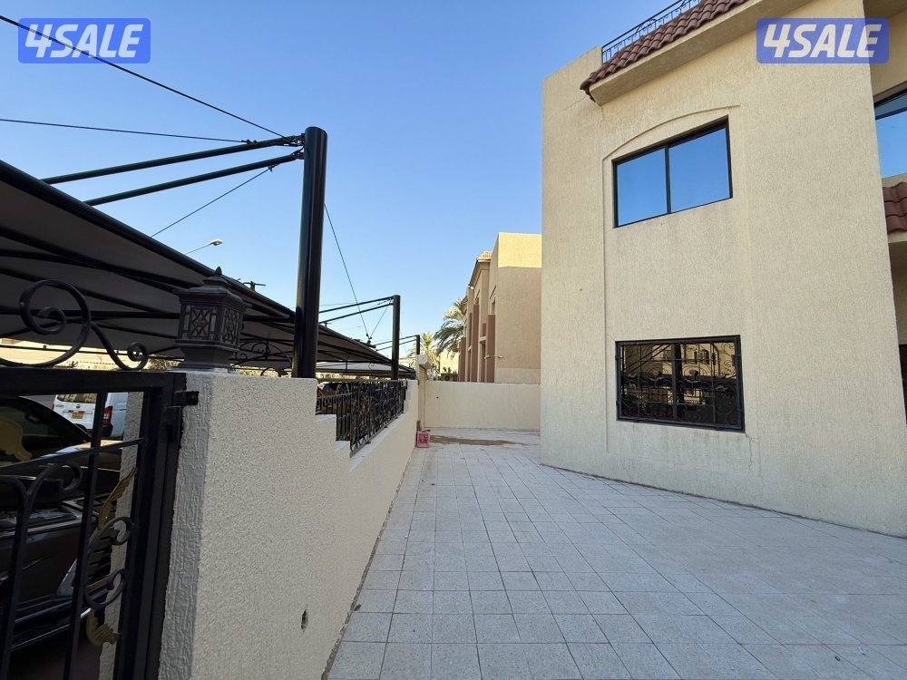 للإيجار بيت بالسرة على شارع رئيسي For Rent In Surra Prime Location1