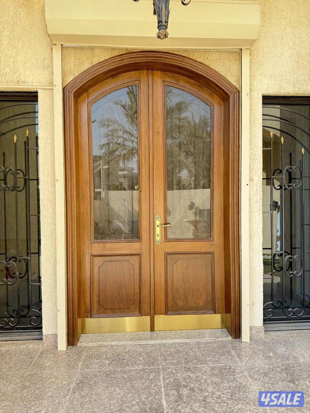 للإيجار بيت بالسرة على شارع رئيسي For Rent In Surra Prime Location2