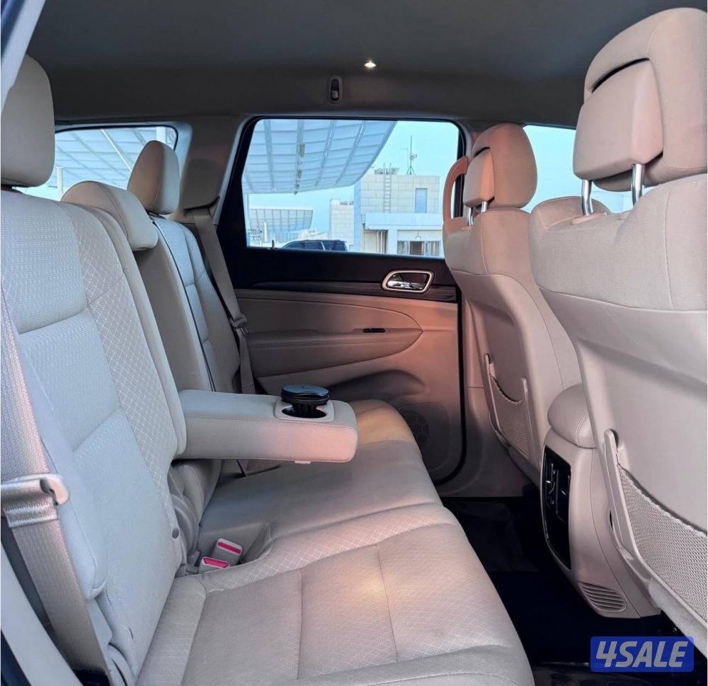 للبيع جيب جراند شيروكي موديل 2020 V6 صبغ الوكالة7