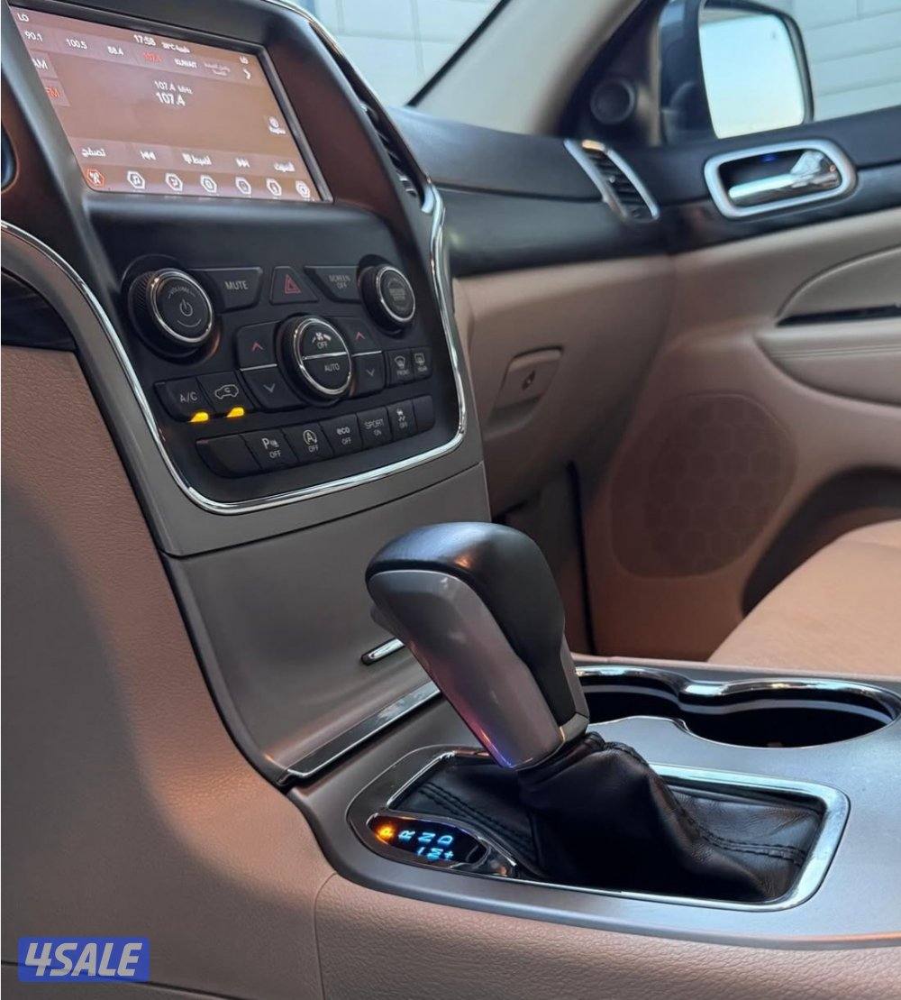 للبيع جيب جراند شيروكي موديل 2020 V6 صبغ الوكالة8