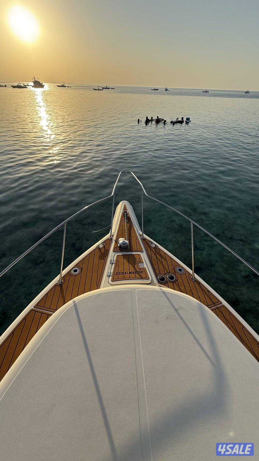 للبيع ميني يخت دبي مارين ٣٨ قدم1
