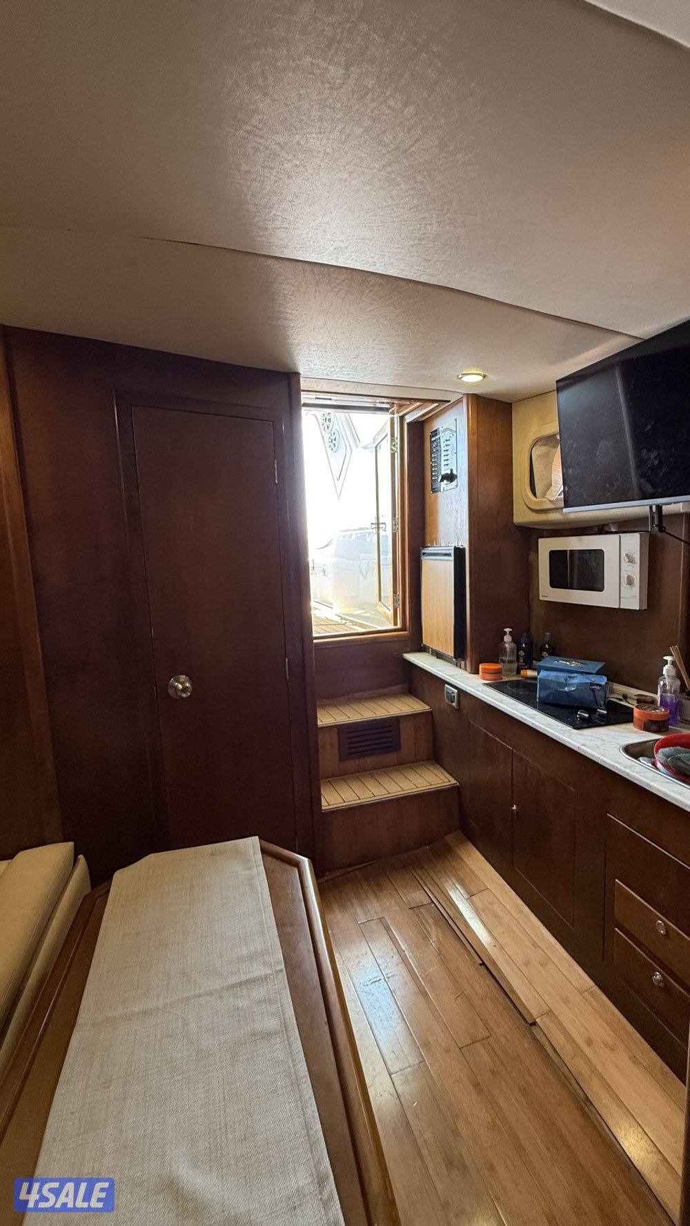 للبيع ميني يخت دبي مارين ٣٨ قدم3