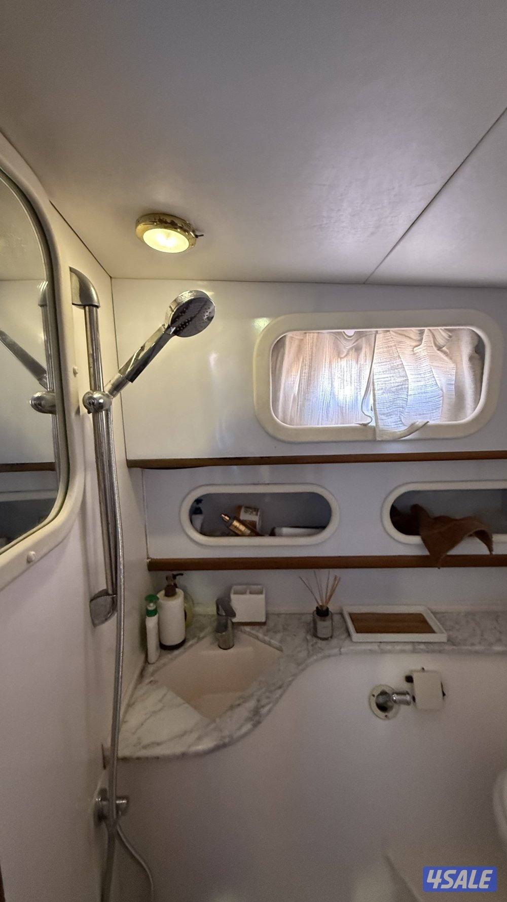 للبيع ميني يخت دبي مارين ٣٨ قدم7