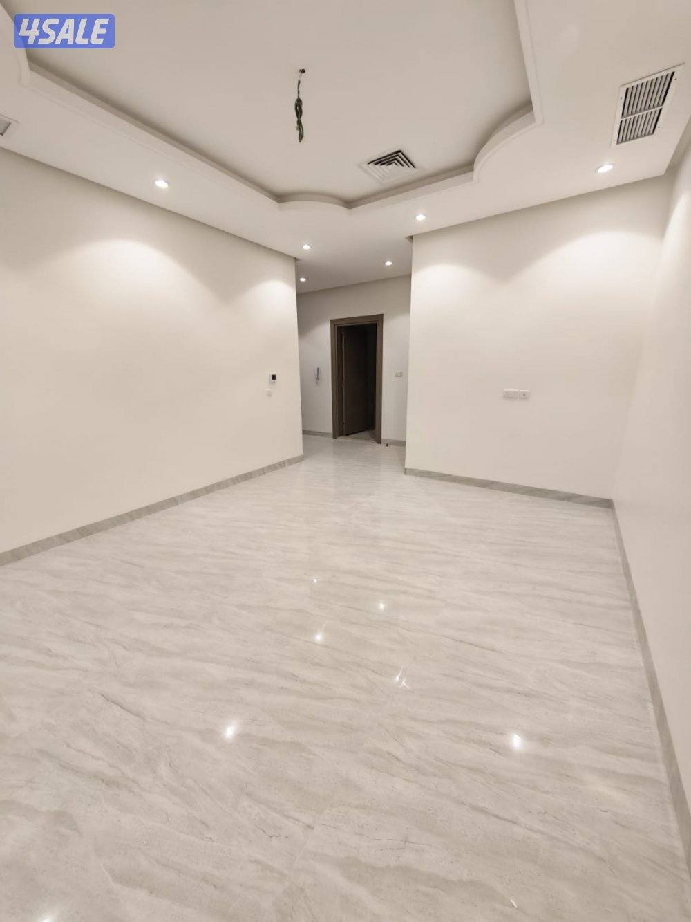 شقه في المطلاع N100