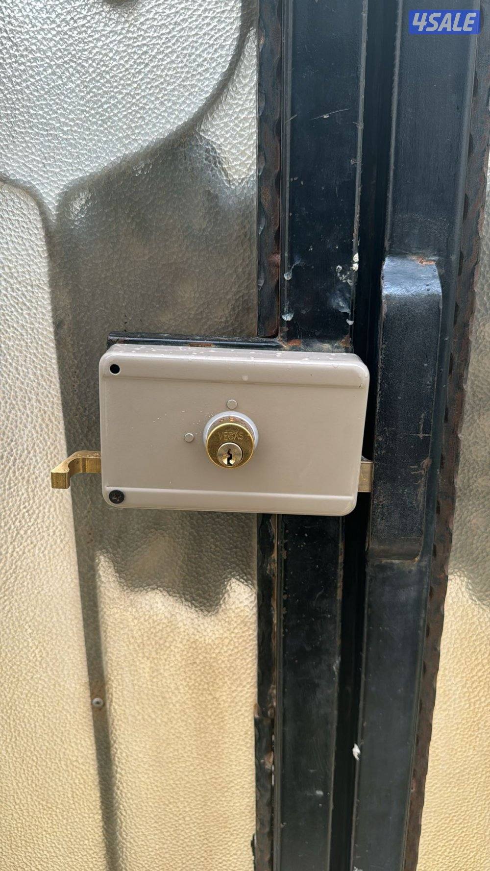 نجار إقفال فتح باب مقفول و تبديل اقفال تركيب اقفال7