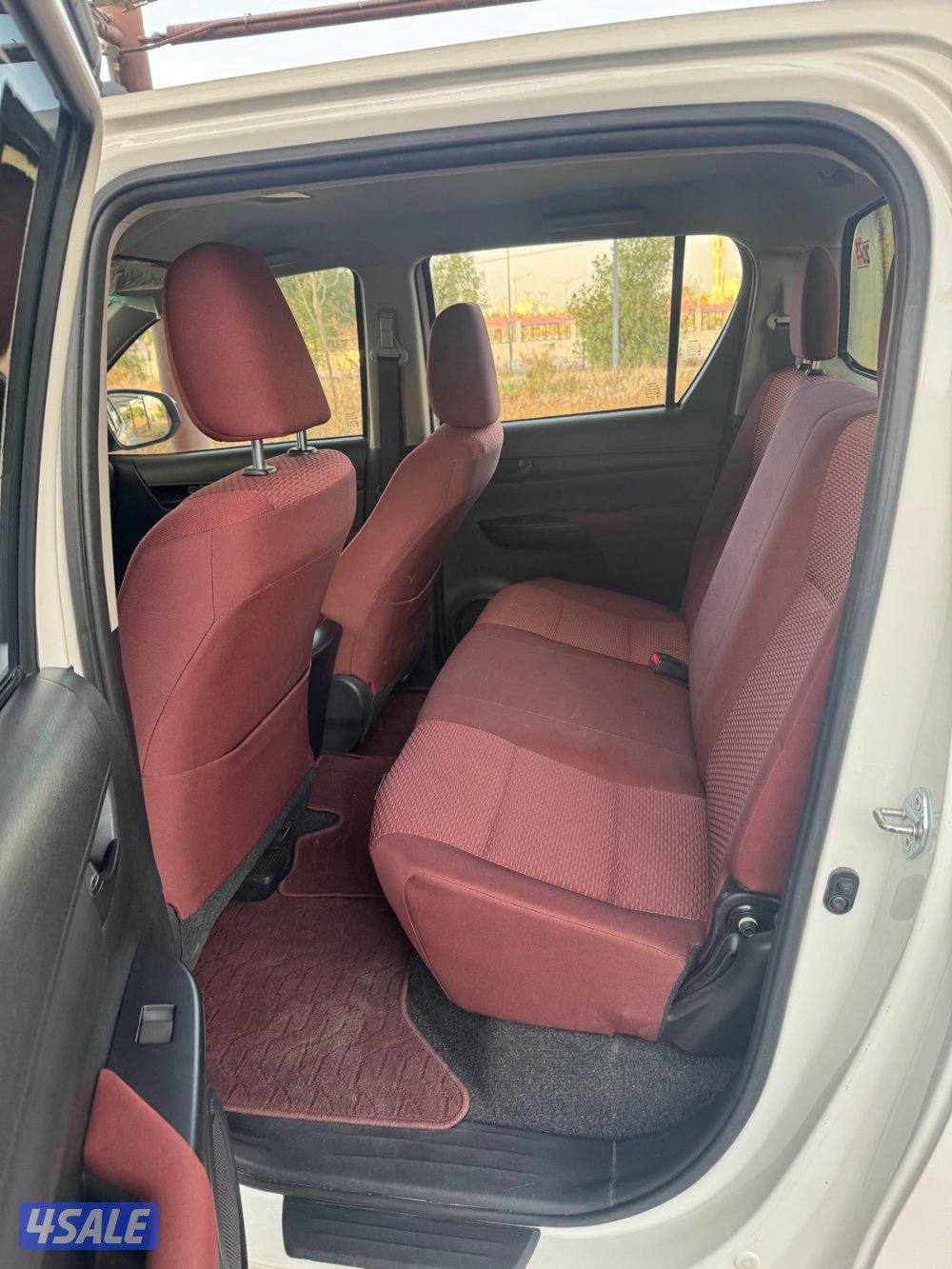 هايلكس 2023 الساير جير اوتوماتيك عداد (40) الف كم8