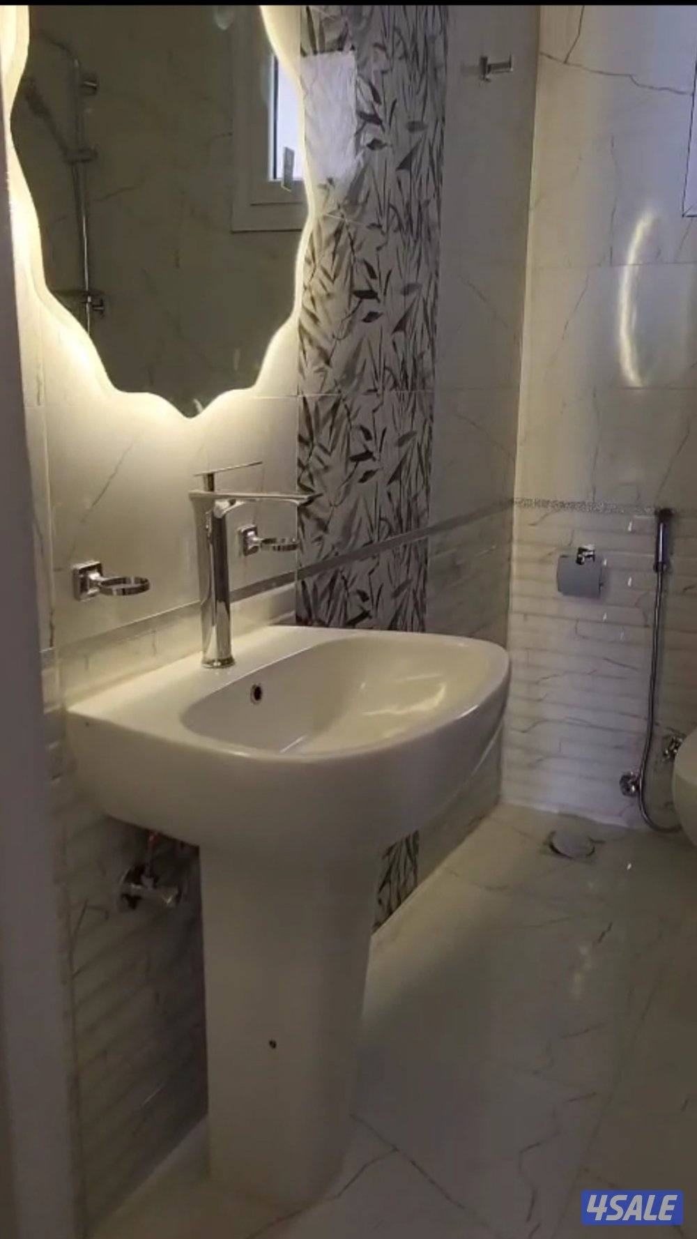 للبيع شقة مفروشة مجددة بالكامل في مدينة زايد،كمبوند حدائق المهندسين10