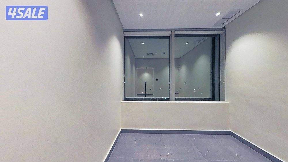 متوفر مكتب تجاري في برج كتير راقي بموقع متميز بشرق المساحة ٩٠ م2