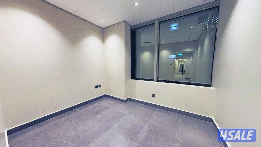 متوفر مكتب تجاري في برج كتير راقي بموقع متميز بشرق المساحة ٩٠ م1