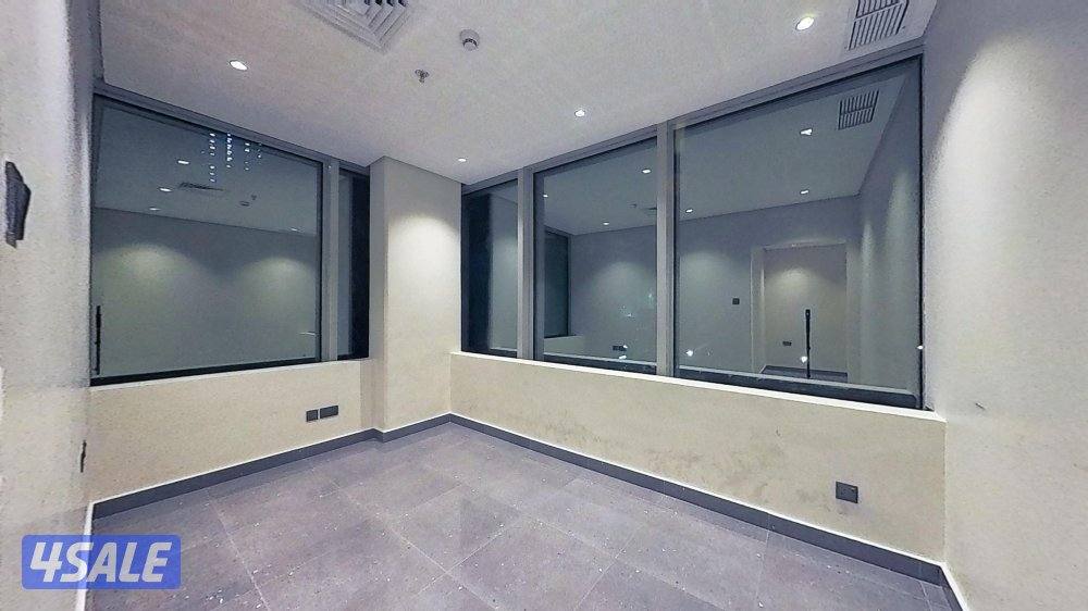 متوفر مكتب تجاري في برج كتير راقي بموقع متميز بشرق المساحة ٩٠ م3