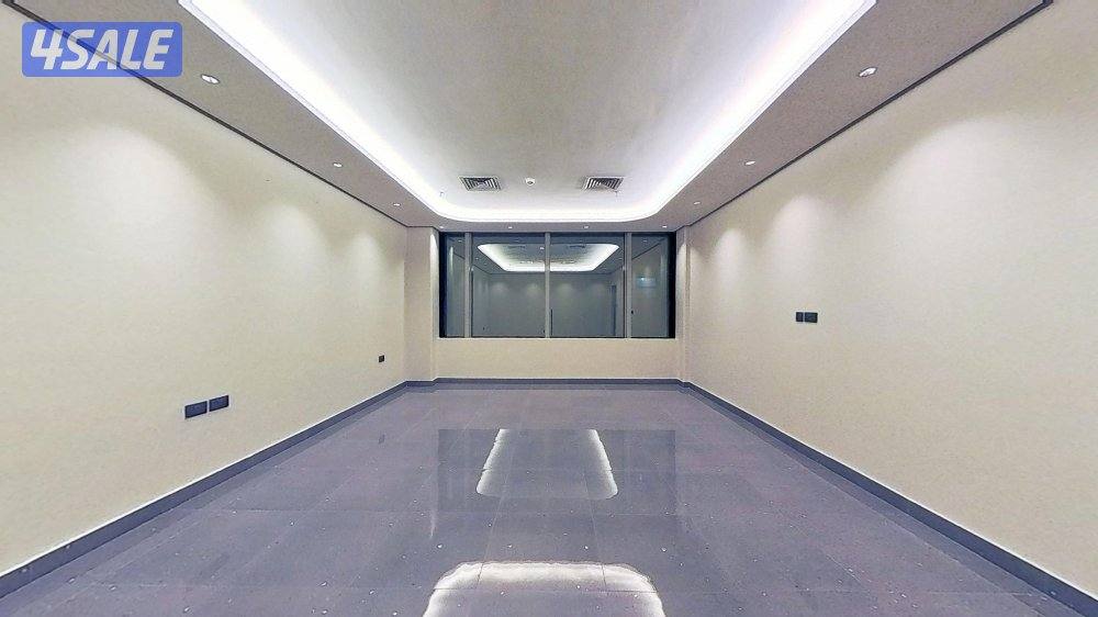 متوفر مكتب تجاري في برج كتير راقي بموقع متميز بشرق المساحة ٩٠ م4