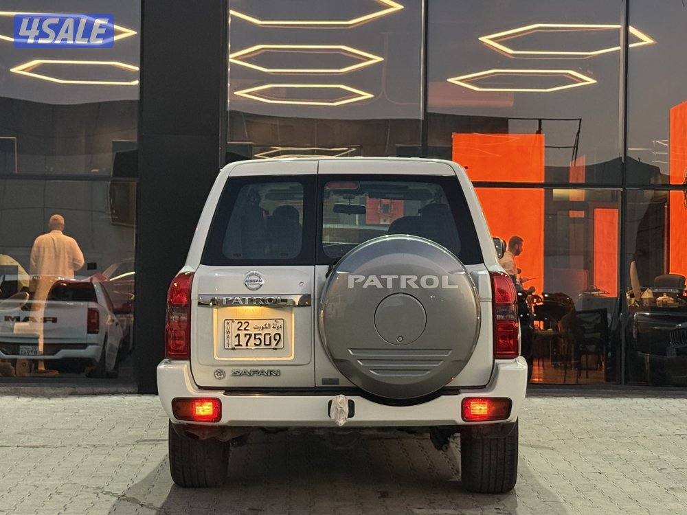 NISSAN SAFARI _20235