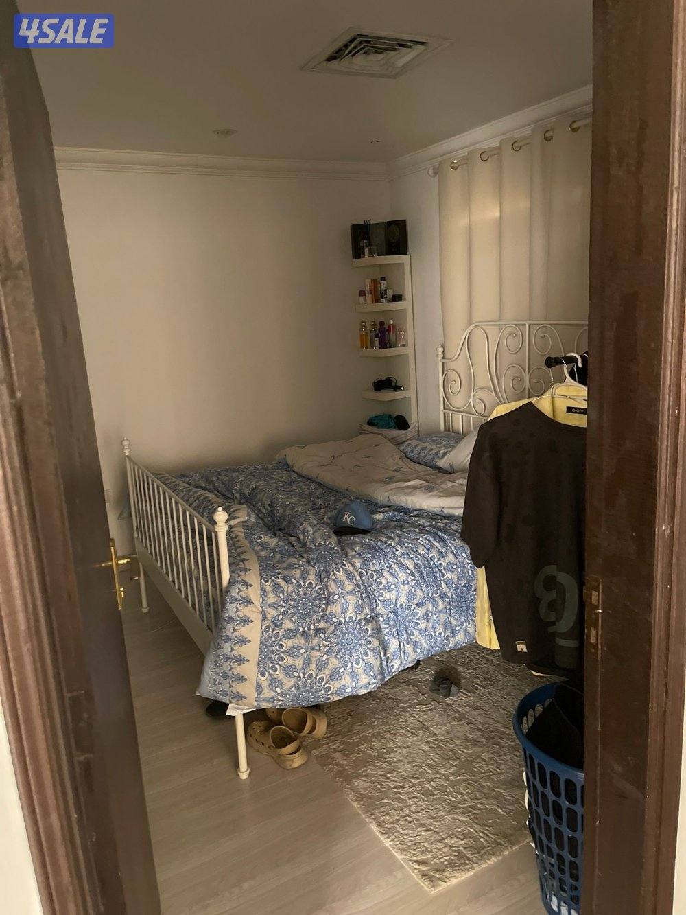 للبيع شقه خلو غرفتين واحده منهم ماستر2