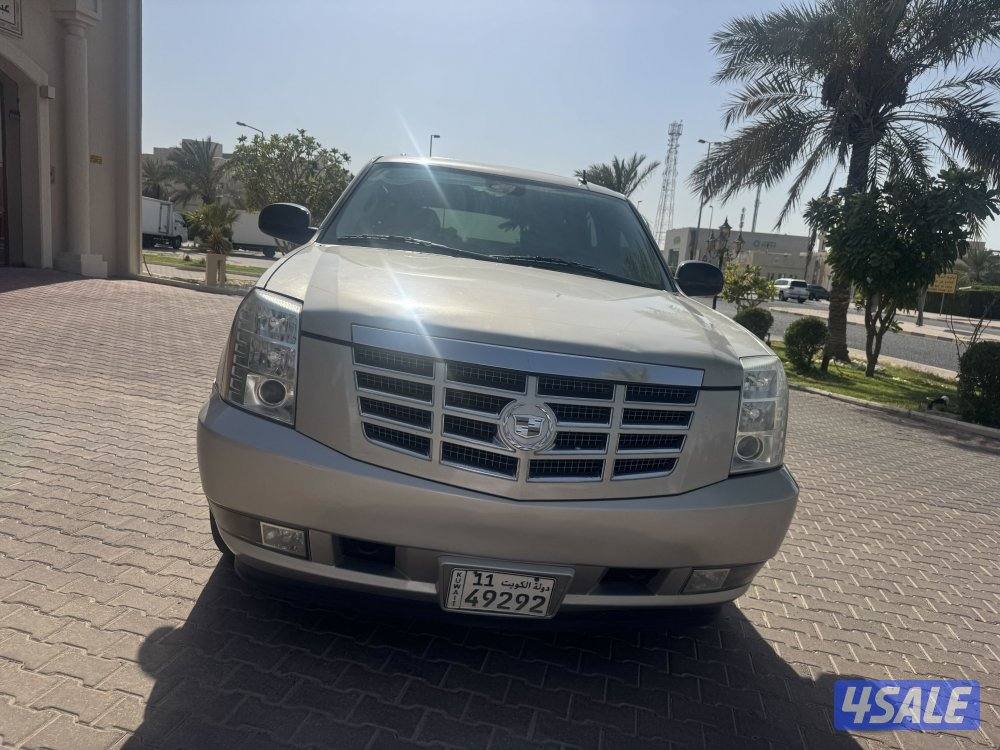 اسكاليد ٢٠٠٩ شرط الفحص صبغ الوكالة بحالة ممتازة ما يحتاج شي دق سلف ومش1