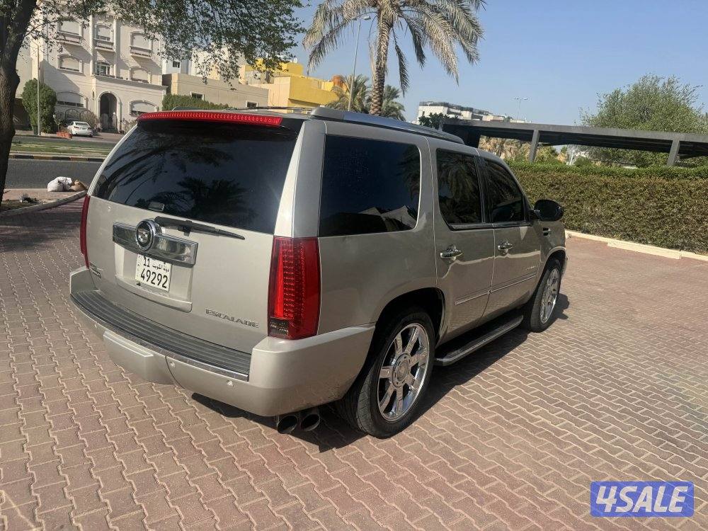 اسكاليد ٢٠٠٩ شرط الفحص صبغ الوكالة بحالة ممتازة ما يحتاج شي دق سلف ومش6