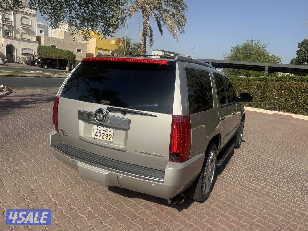 اسكاليد ٢٠٠٩ شرط الفحص صبغ الوكالة بحالة ممتازة ما يحتاج شي دق سلف ومش7