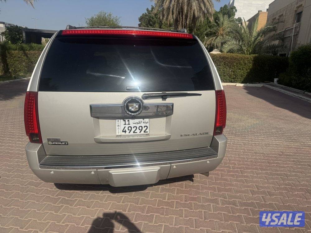 اسكاليد ٢٠٠٩ شرط الفحص صبغ الوكالة بحالة ممتازة ما يحتاج شي دق سلف ومش8