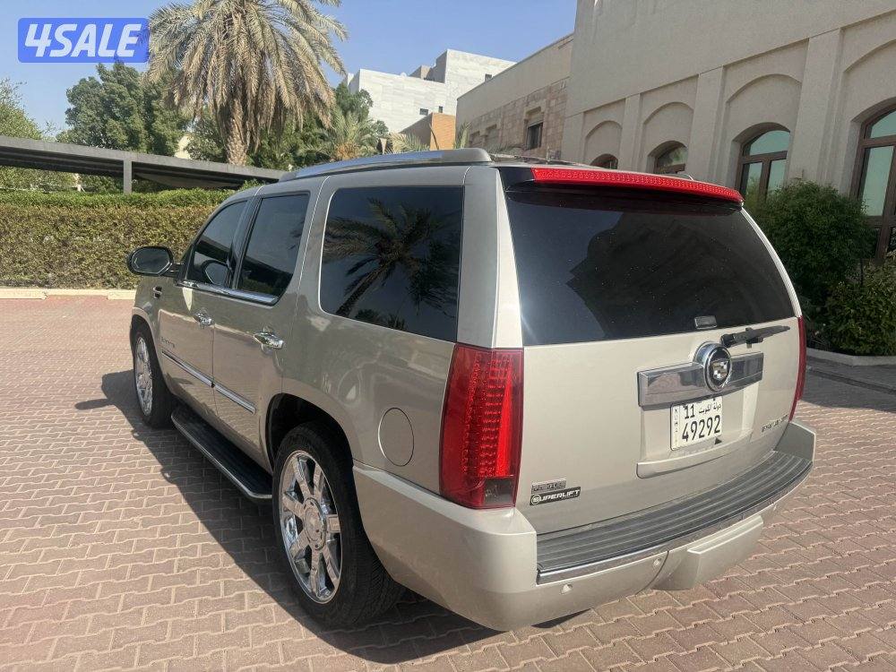 اسكاليد ٢٠٠٩ شرط الفحص صبغ الوكالة بحالة ممتازة ما يحتاج شي دق سلف ومش9