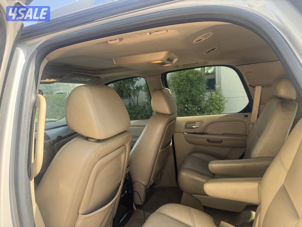 اسكاليد ٢٠٠٩ شرط الفحص صبغ الوكالة بحالة ممتازة ما يحتاج شي دق سلف ومش10