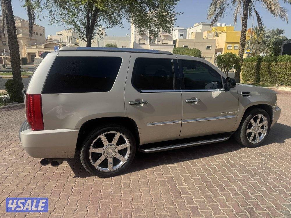 اسكاليد ٢٠٠٩ شرط الفحص صبغ الوكالة بحالة ممتازة ما يحتاج شي دق سلف ومش11