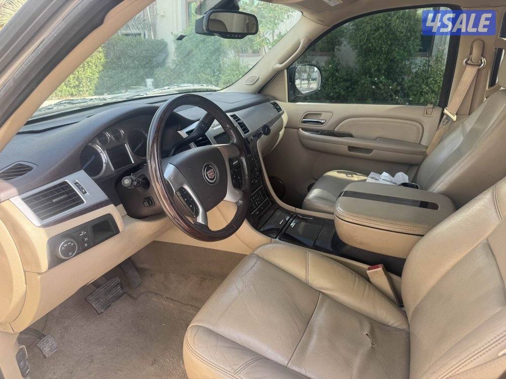 اسكاليد ٢٠٠٩ شرط الفحص صبغ الوكالة بحالة ممتازة ما يحتاج شي دق سلف ومش12