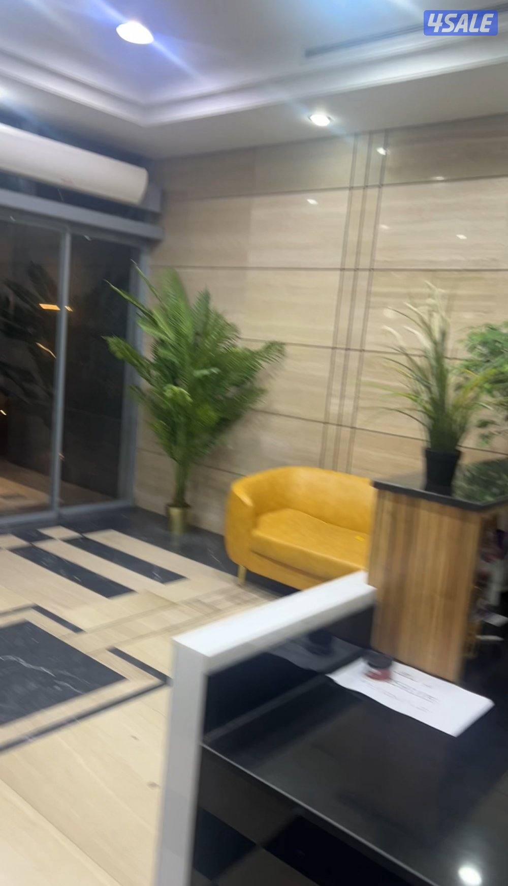 مطلوب مضيفة طيران سابقة للعمل كسكرتيرة1