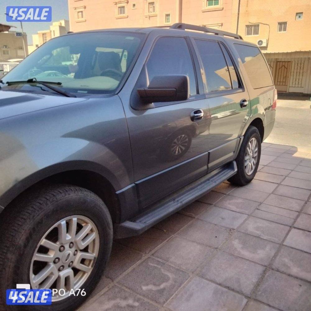 للبيع فورد اكسبدشن موديل ٢٠١٣ نظيف ماشي ٢٣٣٧٠٠اللون الرمادي الغامق1
