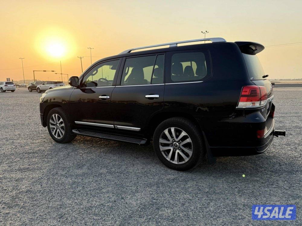 لاندكروزر VXR 2018 الساير2