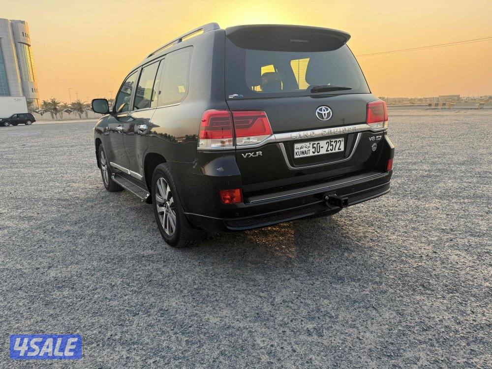 لاندكروزر VXR 2018 الساير3