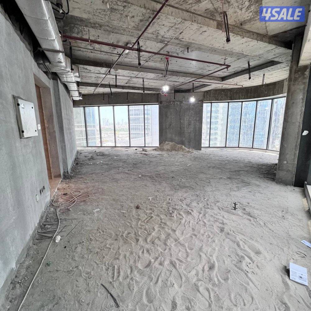 نصف دور تجاري للإيجار في شرق قطعة 70