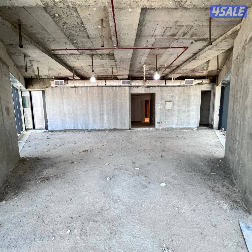 نصف دور تجاري للإيجار في شرق قطعة 71