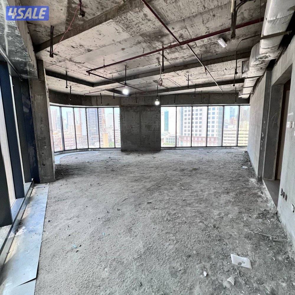 نصف دور تجاري للإيجار في شرق قطعة 76