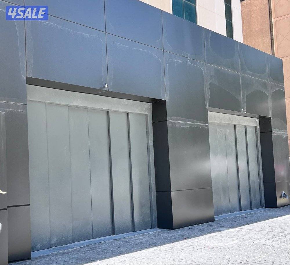 نصف دور تجاري للإيجار في شرق قطعة 78