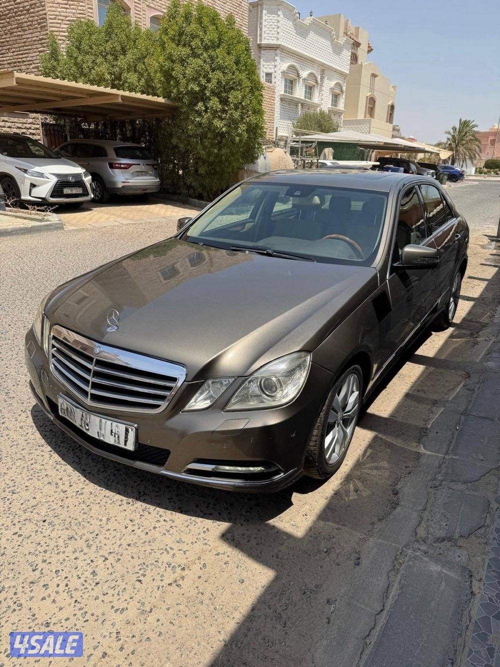 للبيع مرسيدس E300 موديل 2012 عداد 125 الف كيلو شرط الفحص0