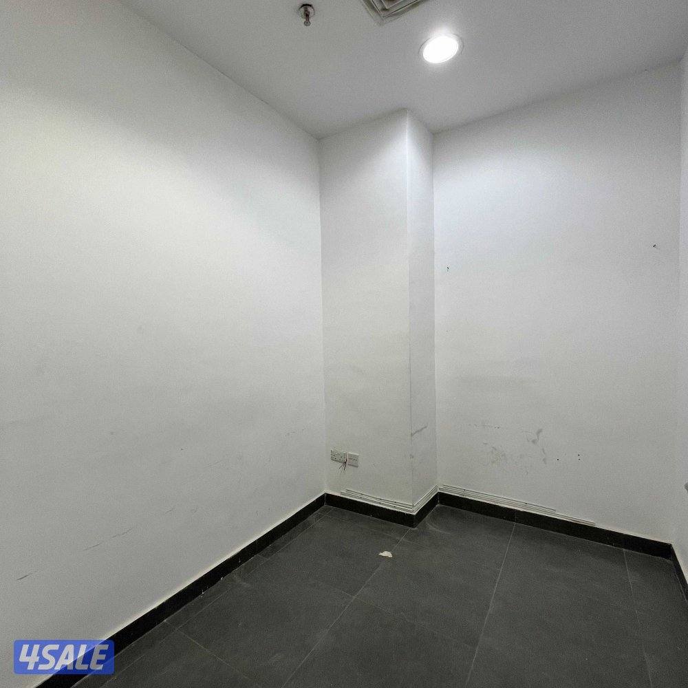 مكتب دور كامل بدون رخصة للإيجار في حولي قطعة 42