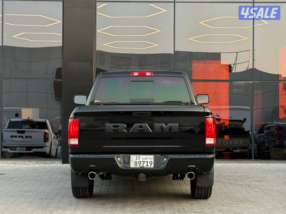 DODGE RAM CLASSIC 1500 _2021 صبغ الوكالة3