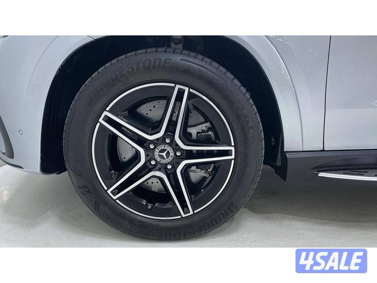 Mercedes-Benz GLE SUV8