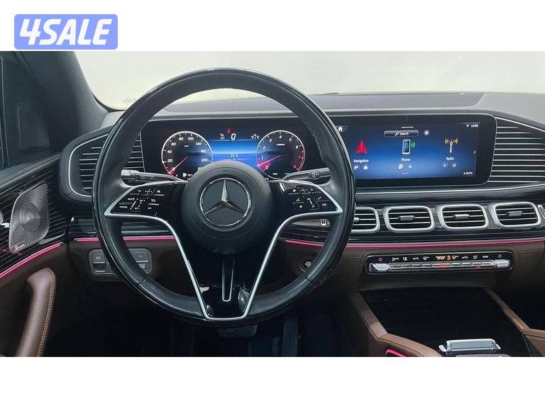 Mercedes-Benz GLE SUV12