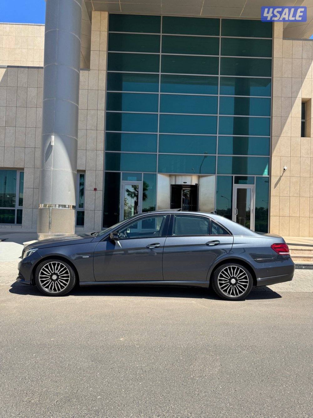 مرسيدس E300 بحاله نادره2