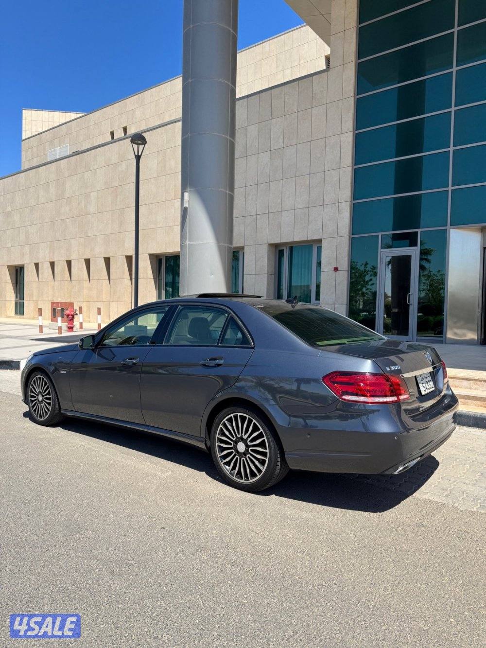 مرسيدس E300 بحاله نادره3