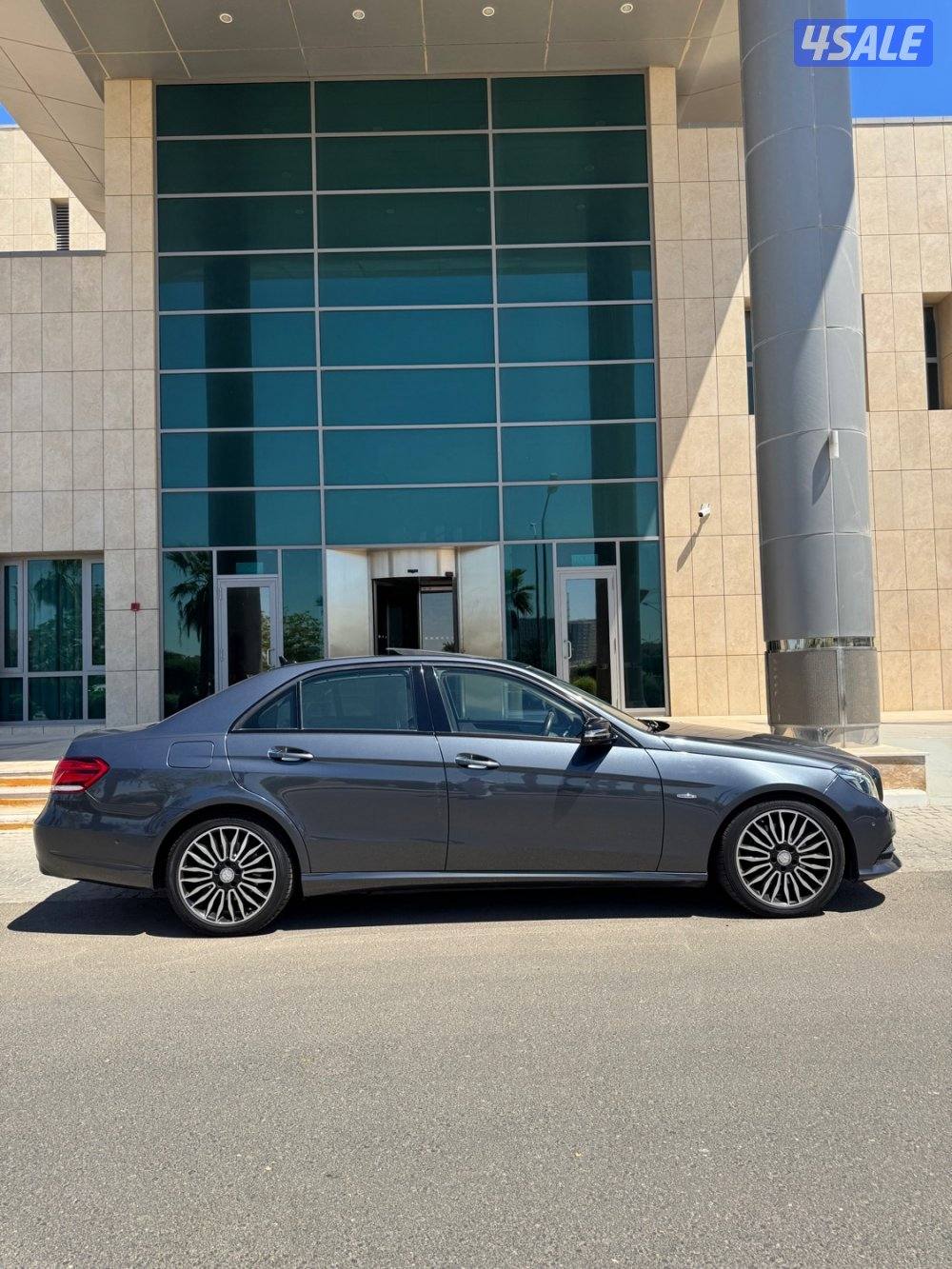 مرسيدس E300 بحاله نادره7