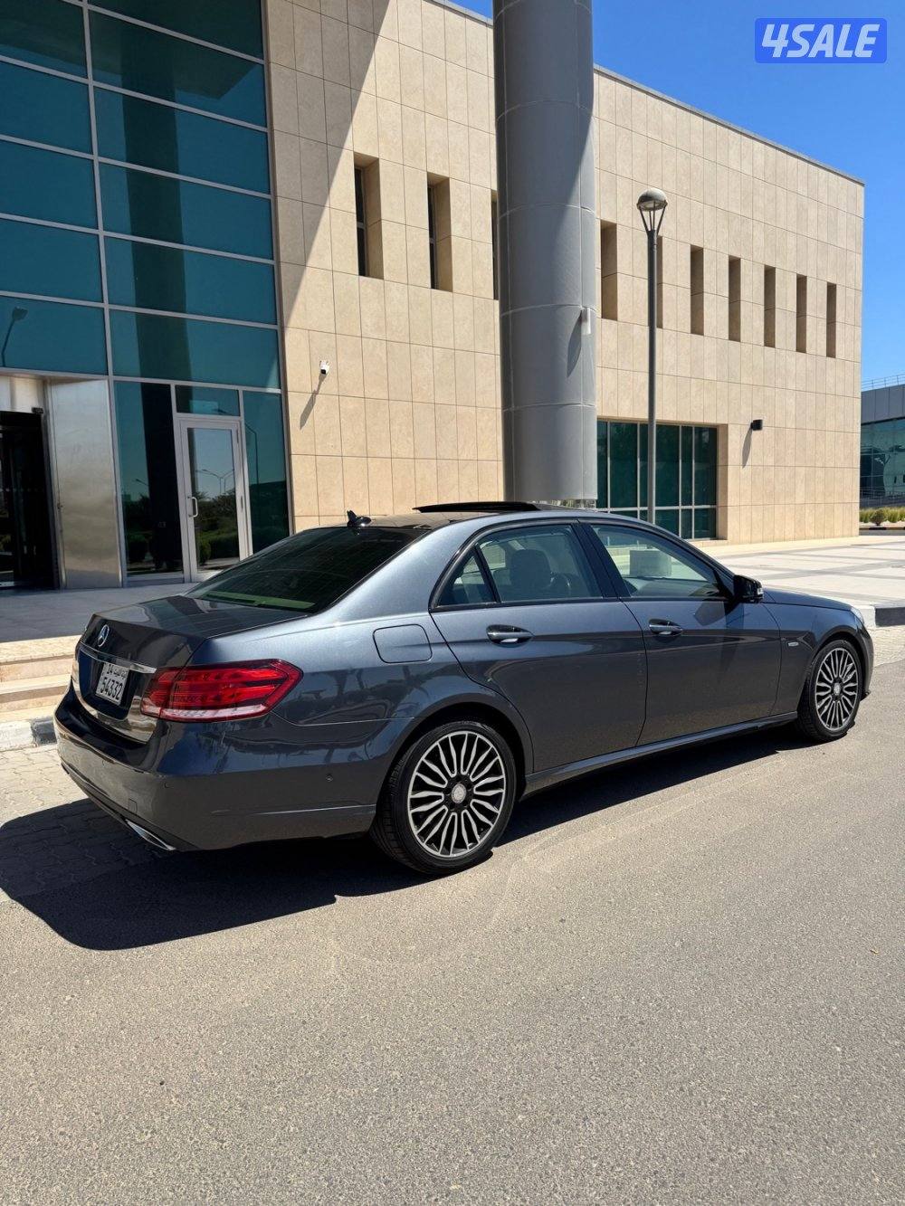 مرسيدس E300 بحاله نادره8