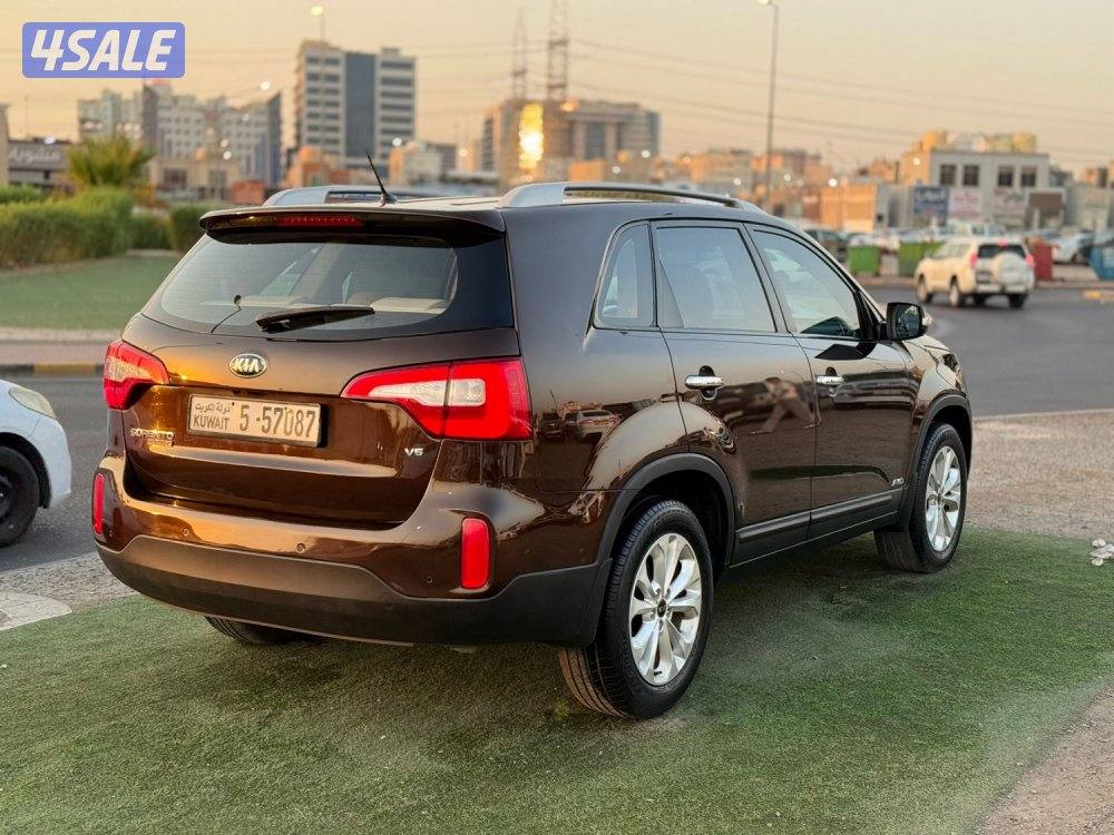 كيا سورينتو - موديل 2014 - عداد 247 - وارد المطوع - 7 راكب - شرط الفحص3