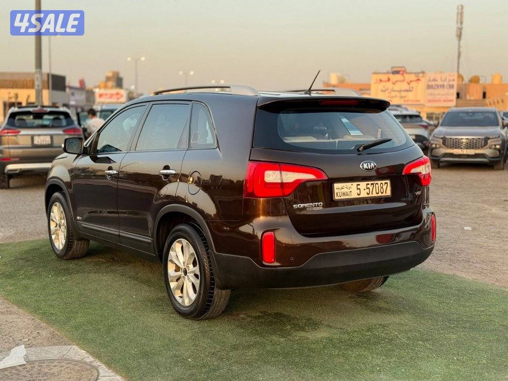 كيا سورينتو - موديل 2014 - عداد 247 - وارد المطوع - 7 راكب - شرط الفحص2