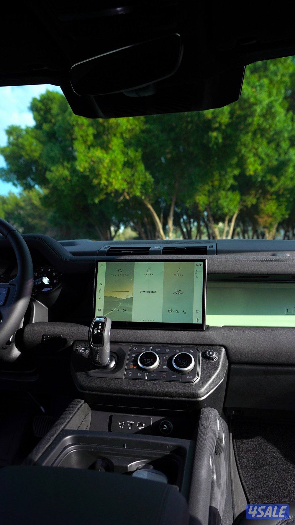 2023 Defender 75th10