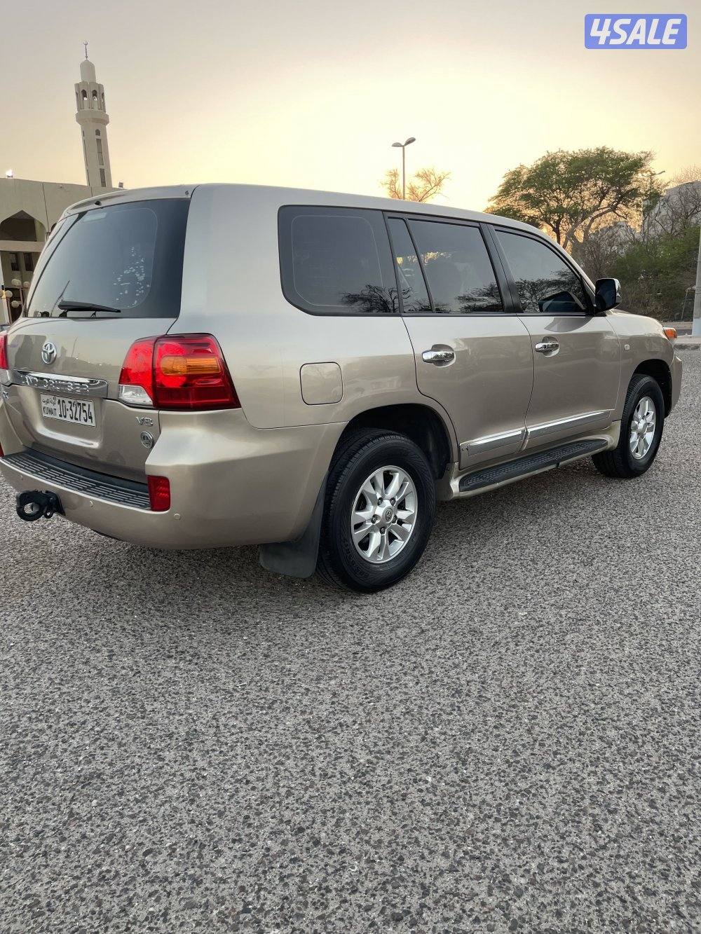 لاند كروزر 20100