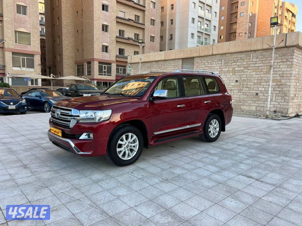 لاند كروزر 2016 GX.R ماشي 120 الف بحالة الوكاله صبغ الوكاله شرط الفحص0